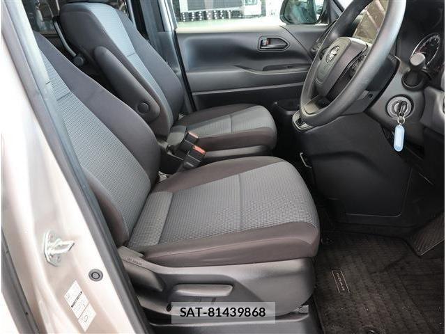 Toyota NOAH 2023-06 8131618-11