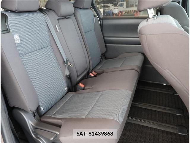 Toyota NOAH 2023-06 8131618-12