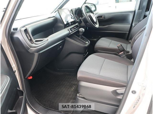 Toyota NOAH 2023-06 8131618-14