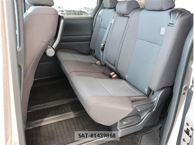 Toyota NOAH 2023-06 8131618-15