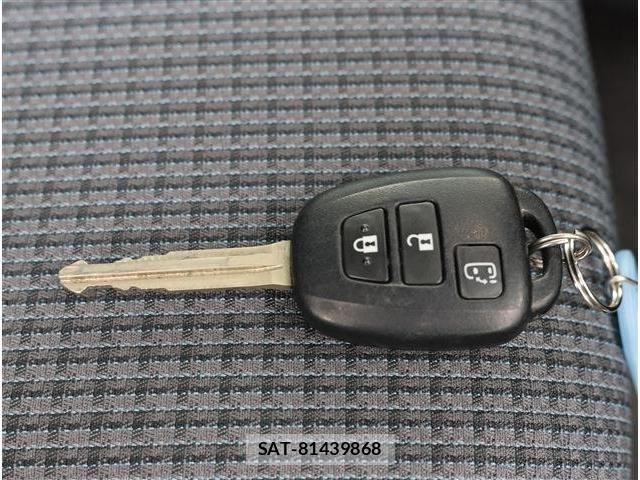 Toyota NOAH 2023-06 8131618-16