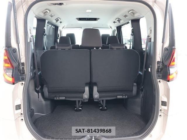 Toyota NOAH 2023-06 8131618-17