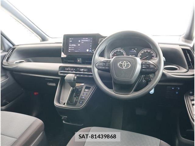 Toyota NOAH 2023-06 8131618-1