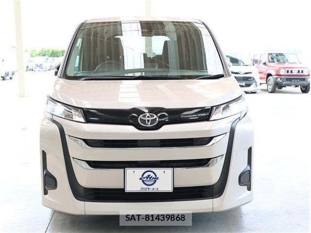 Toyota NOAH 2023-06 8131618-19