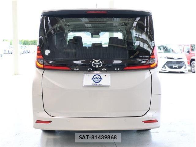 Toyota NOAH 2023-06 8131618-21