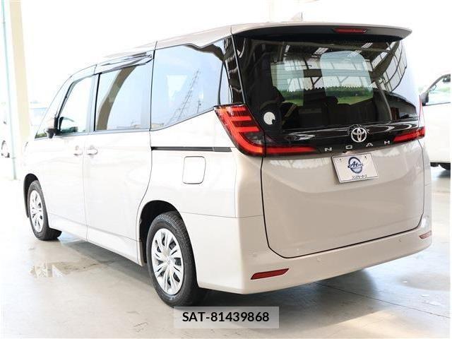 Toyota NOAH 2023-06 8131618-22