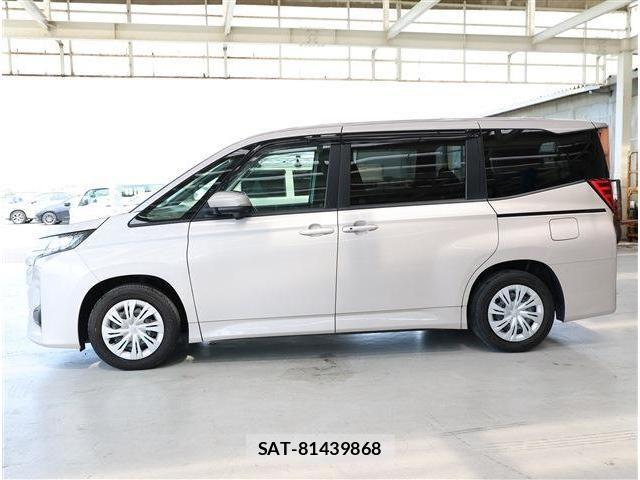 Toyota NOAH 2023-06 8131618-23