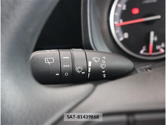 Toyota NOAH 2023-06 8131618-28