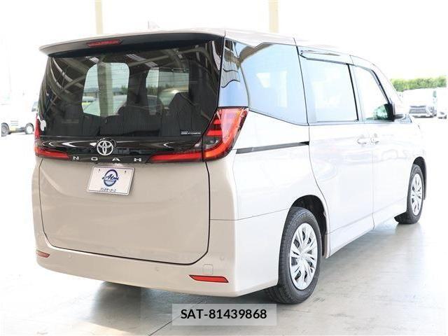 Toyota NOAH 2023-06 8131618-4