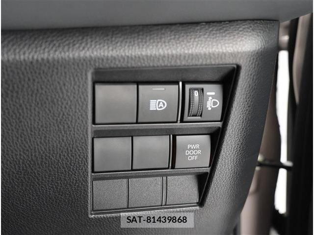 Toyota NOAH 2023-06 8131618-8
