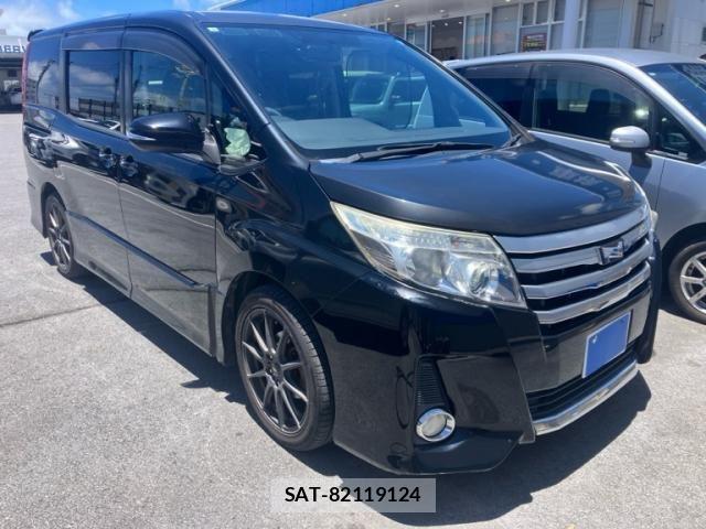 Toyota NOAH 2015-07 8131628-0