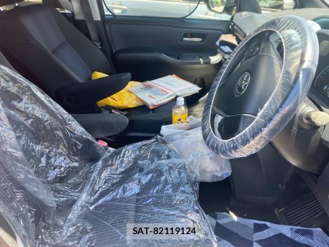Toyota NOAH 2015-07 8131628-11