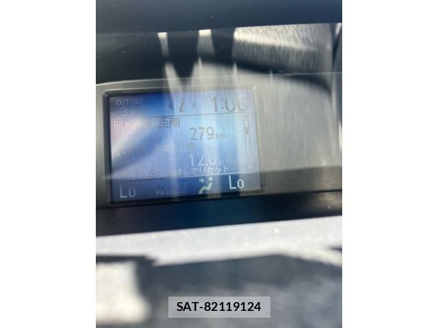 Toyota NOAH 2015-07 8131628-16