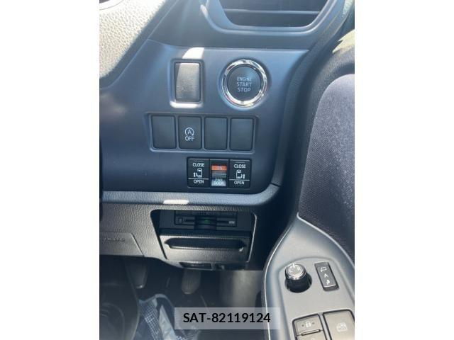 Toyota NOAH 2015-07 8131628-21