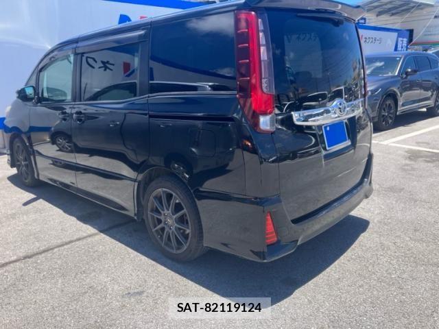 Toyota NOAH 2015-07 8131628-2
