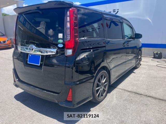 Toyota NOAH 2015-07 8131628-3