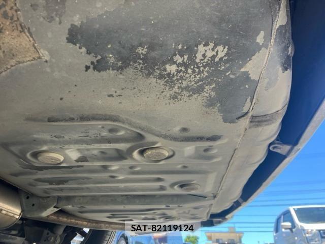 Toyota NOAH 2015-07 8131628-6