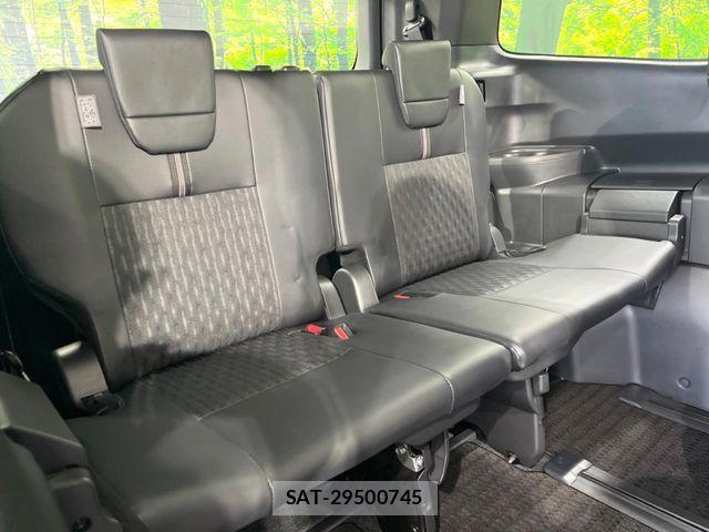 Toyota NOAH 2023-06 8131607-9