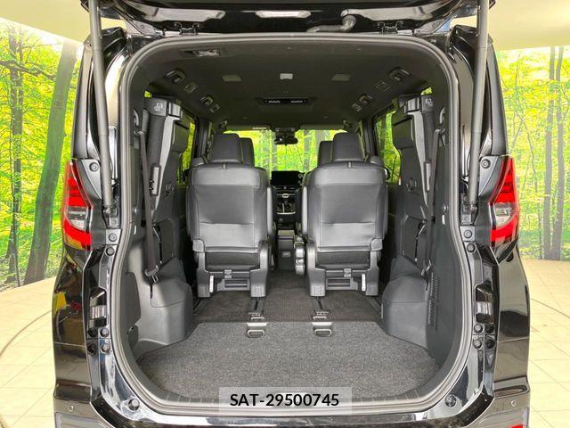 Toyota NOAH 2023-06 8131607-10
