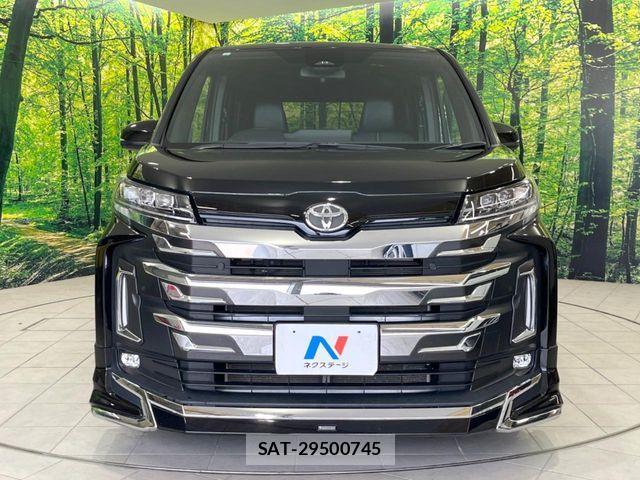 Toyota NOAH 2023-06 8131607-14