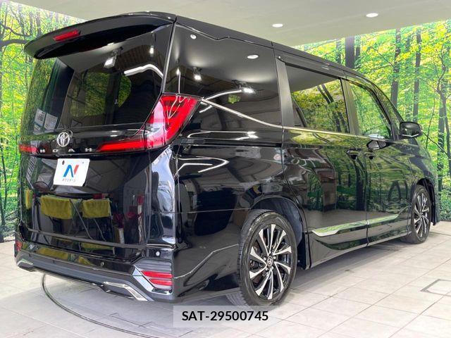 Toyota NOAH 2023-06 8131607-16