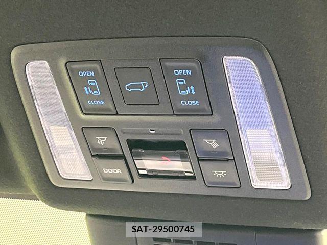 Toyota NOAH 2023-06 8131607-5
