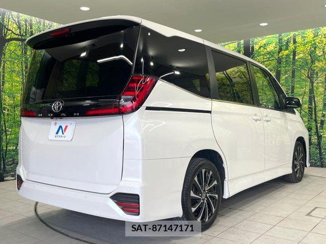 Toyota NOAH 2024-07 8131616-17