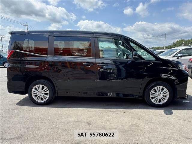 Toyota NOAH 2024-10 8131605-11