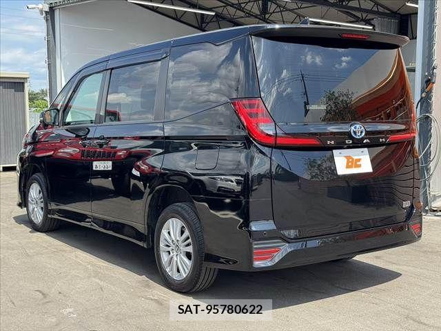 Toyota NOAH 2024-10 8131605-12