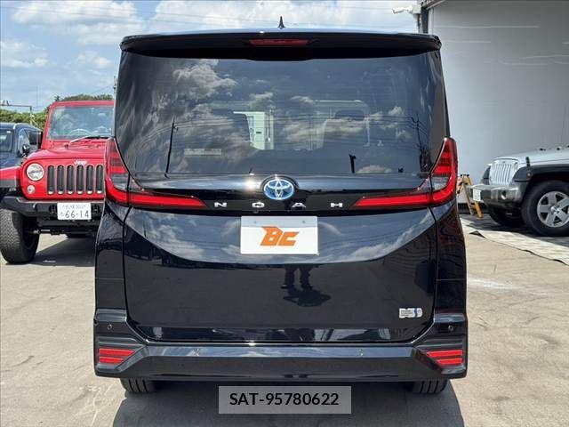 Toyota NOAH 2024-10 8131605-13