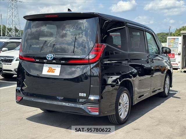 Toyota NOAH 2024-10 8131605-14