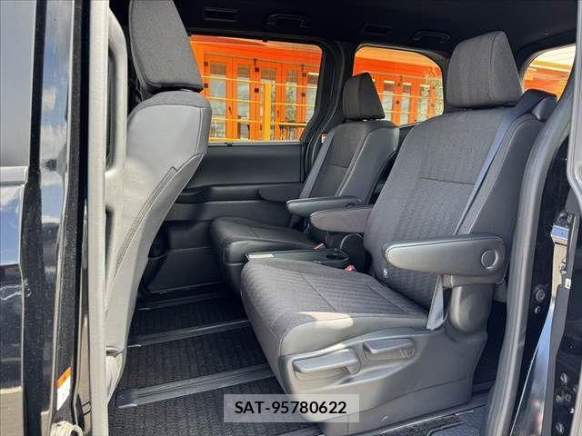 Toyota NOAH 2024-10 8131605-17