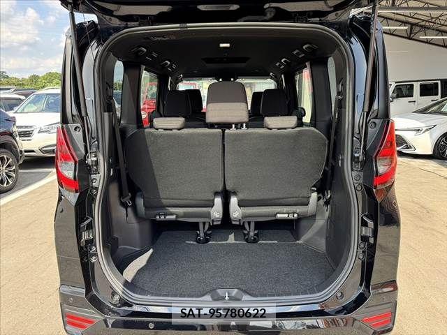 Toyota NOAH 2024-10 8131605-18