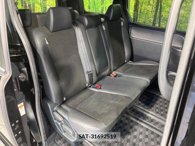 Toyota NOAH 2019-11 8131617-8