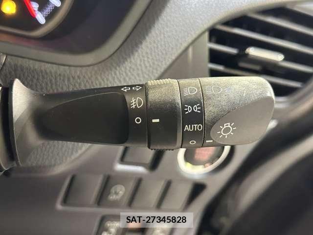 Toyota NOAH 2015-02 8131626-11