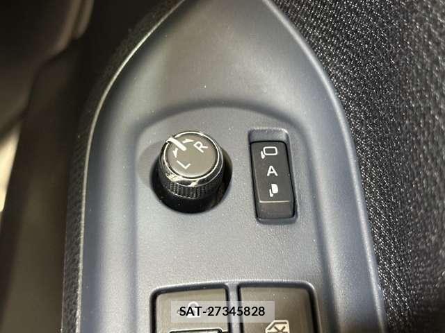 Toyota NOAH 2015-02 8131626-15