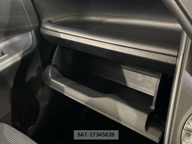 Toyota NOAH 2015-02 8131626-24