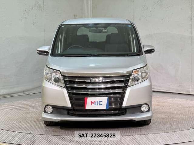 Toyota NOAH 2015-02 8131626-2