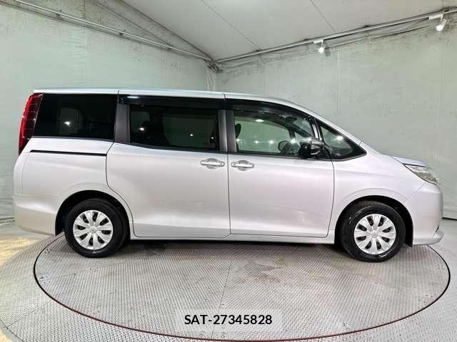 Toyota NOAH 2015-02 8131626-3