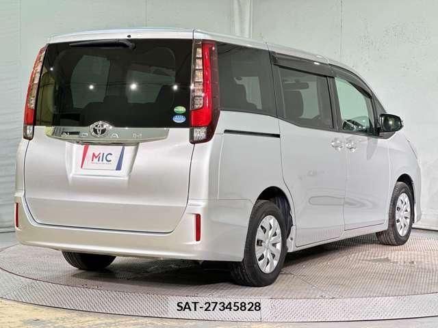 Toyota NOAH 2015-02 8131626-4