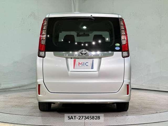 Toyota NOAH 2015-02 8131626-5