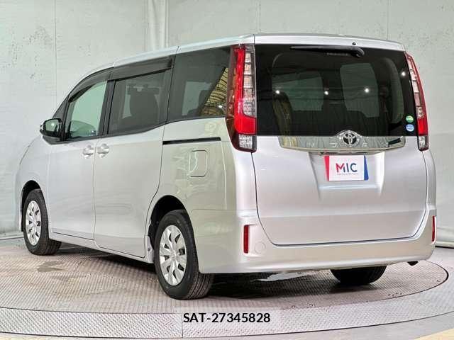 Toyota NOAH 2015-02 8131626-6