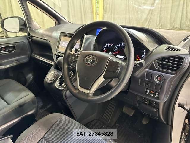 Toyota NOAH 2015-02 8131626-8