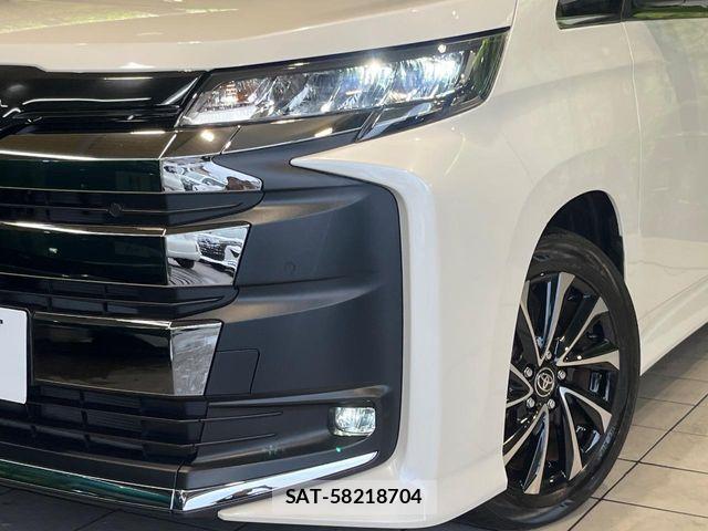 Toyota NOAH 2023-04 8131606-12