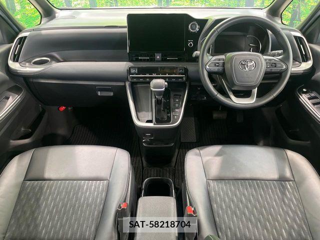 Toyota NOAH 2023-04 8131606-1