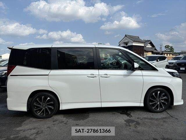 Toyota NOAH 2024-07 8131611-18