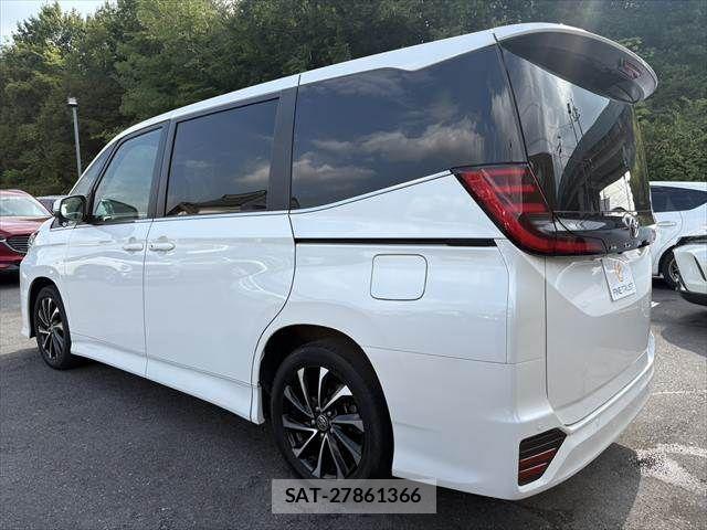 Toyota NOAH 2024-07 8131611-21