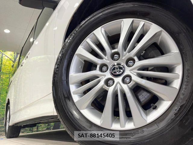 Toyota NOAH 2023-06 8146310-12