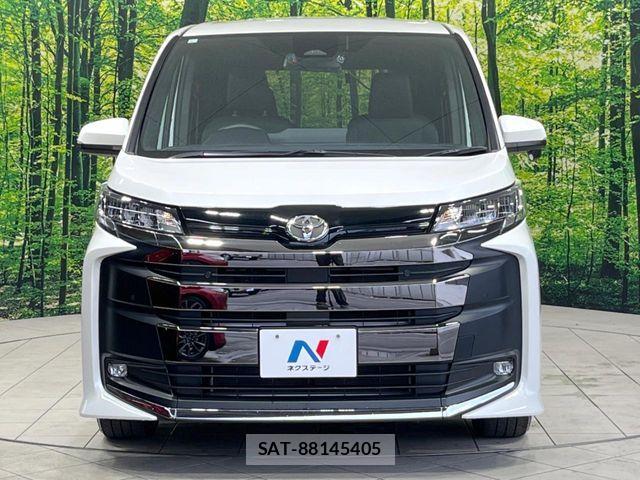 Toyota NOAH 2023-06 8146310-13