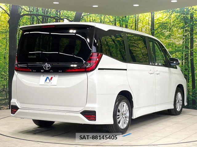 Toyota NOAH 2023-06 8146310-16